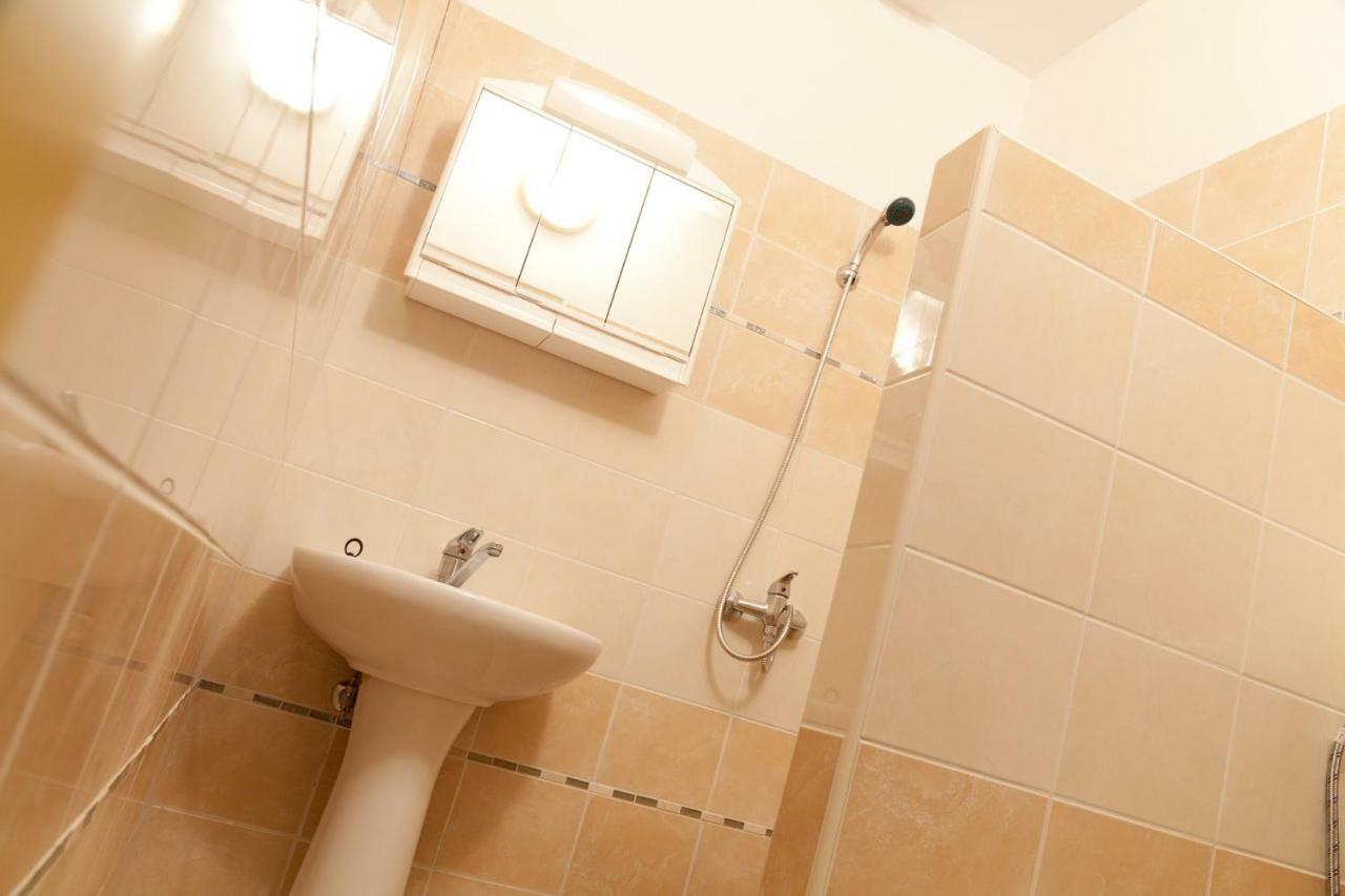 Restaurace penzion Pod Šumárníkem Tvarozna Lhota Exterior foto