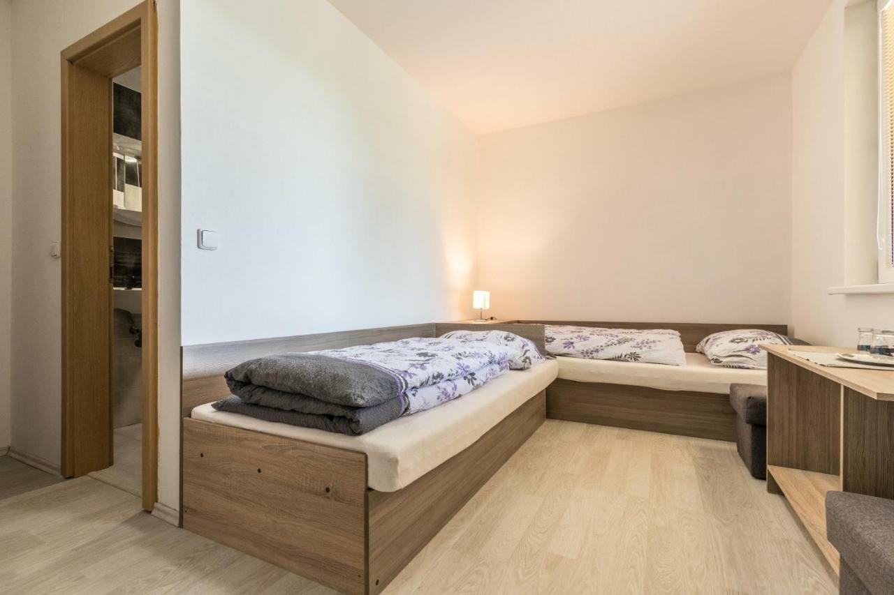 Restaurace penzion Pod Šumárníkem Tvarozna Lhota Exterior foto